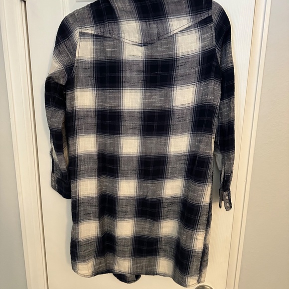 Top - Picture 2 of 2